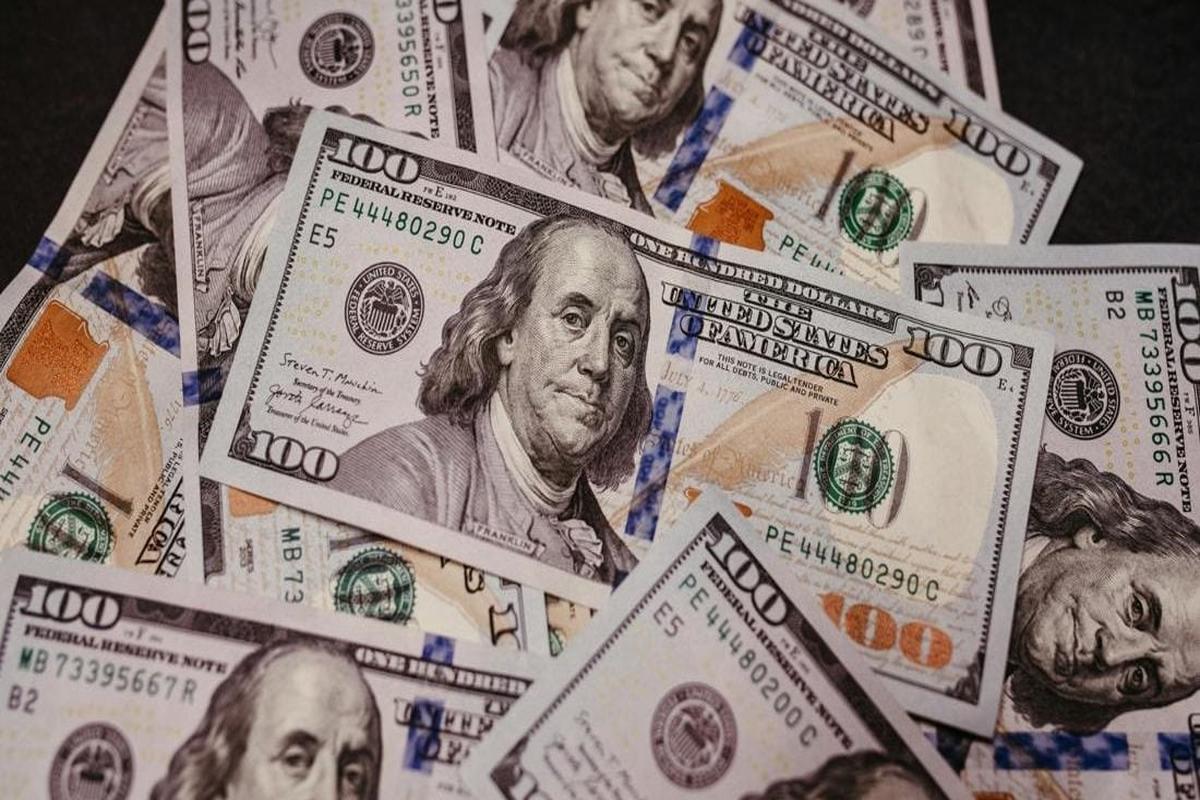 Что будет с валютами перед выходными: новые курсы Нацбанка