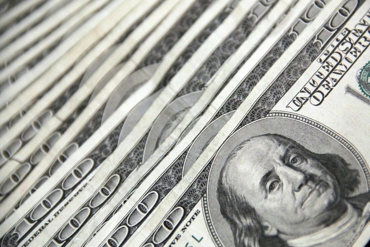 Доллар и евро пошли вниз: Нацбанк объявил новые курсы на 24 декабря