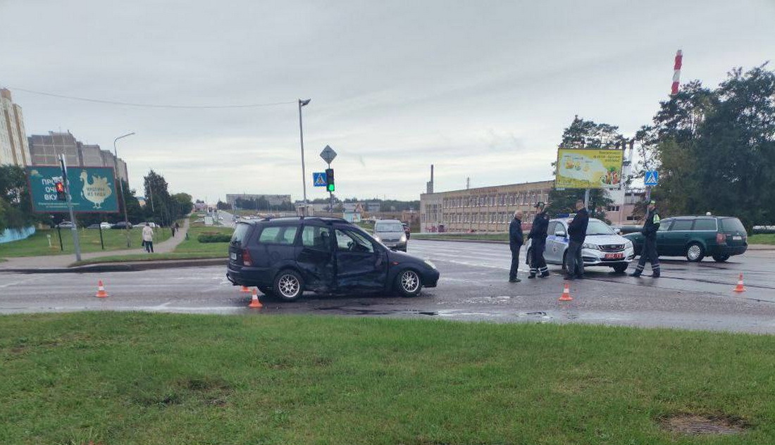 Фотофакт. В Слониме на регулируемом перекрёстке произошло ДТП