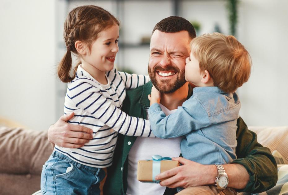 Минтруда разъяснило, когда отец может получать пособие по уходу за ребёнком до 3 лет