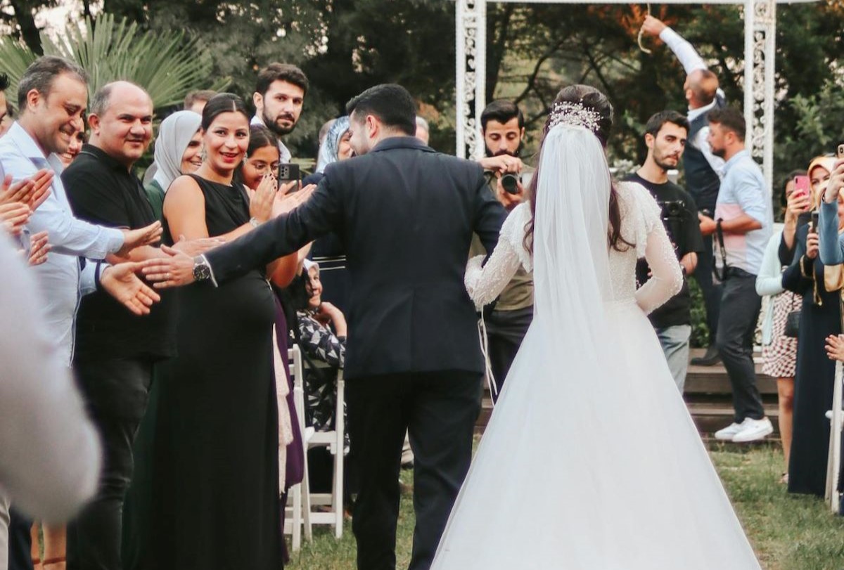 Можно ли приходить на свадьбу в чёрном платье?