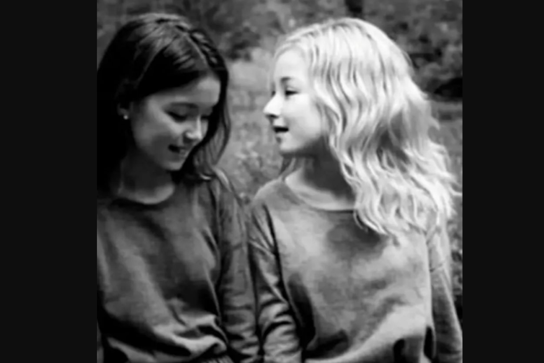 На этой фотографии скрыта жуткая деталь. Что угрожает девочкам?