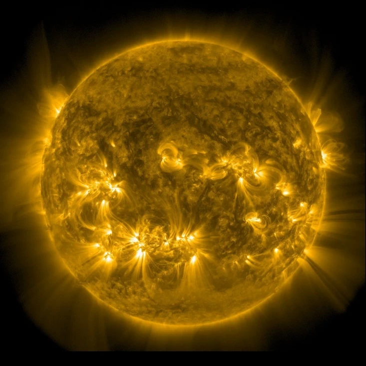 На Солнце зафиксирован всплеск активности: риски мощных вспышек остаются высокими