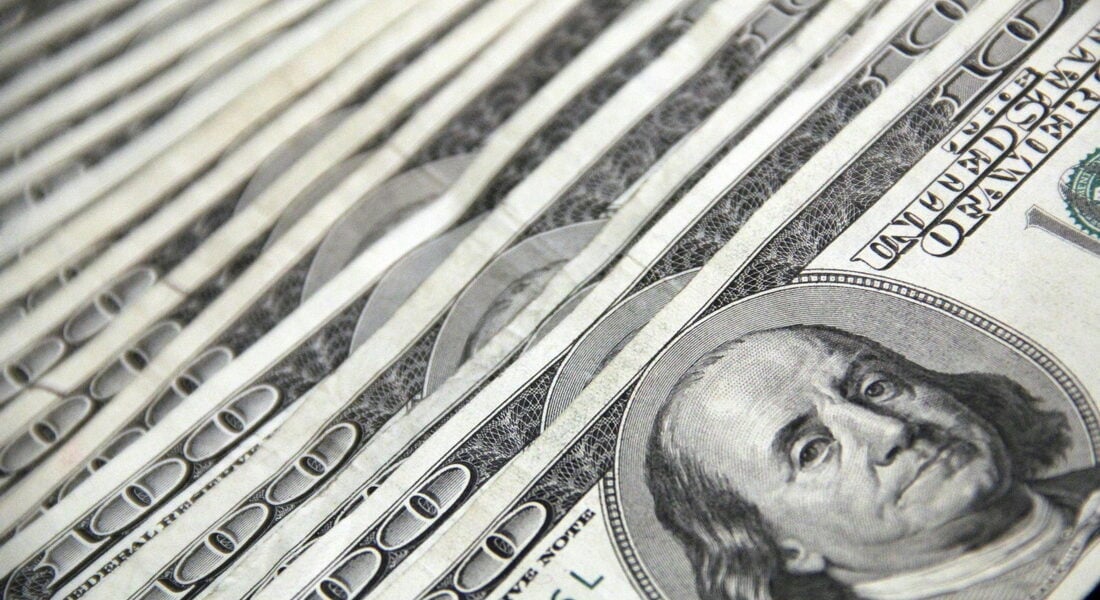 Нацбанк поднял курсы доллара, евро и российского рубля