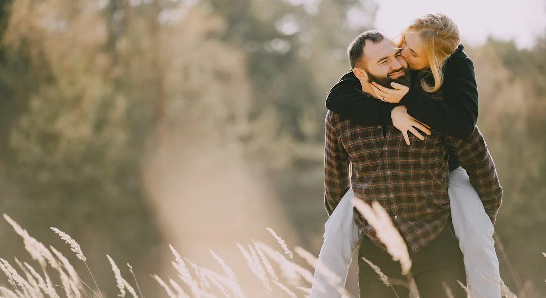 Настоящая причина, по которой мужчины бросают жен ради молодых девушек: и почему это редко заканчивается счастливо