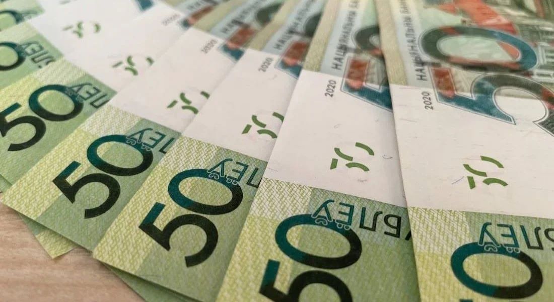 Назван средний размер зарплат и пенсий