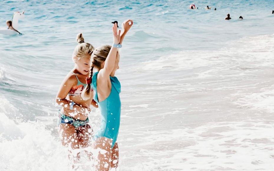 Никогда не покупайте детям белые и голубые купальники: на то есть очень серьезная причина