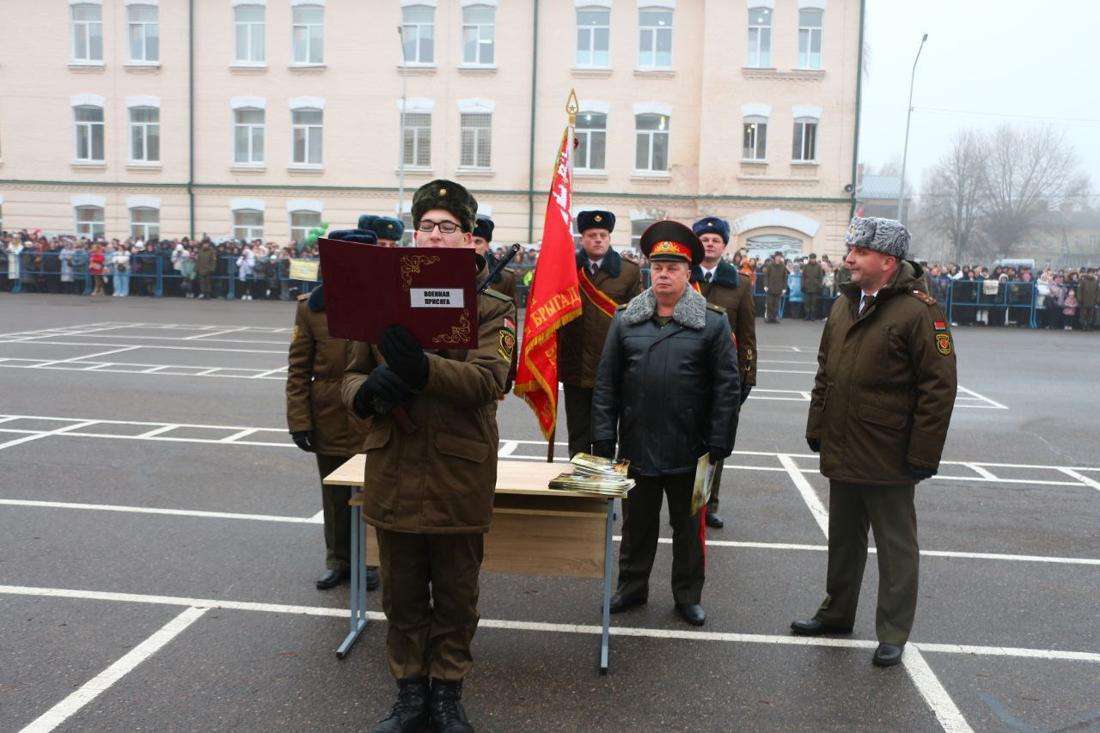 В 11-й гвардейской механизированной бригаде новобранцы приняли военную присягу