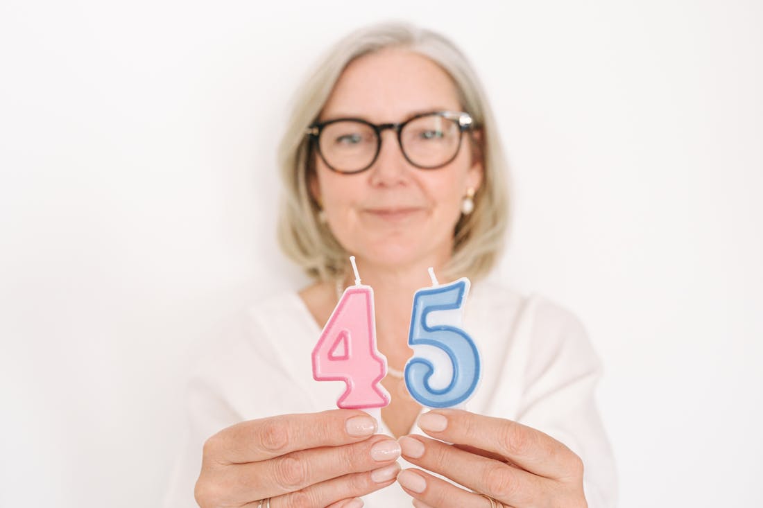 Одной фразой поставила на место бестактную коллегу, которая постоянно шутила на тему моего возраста