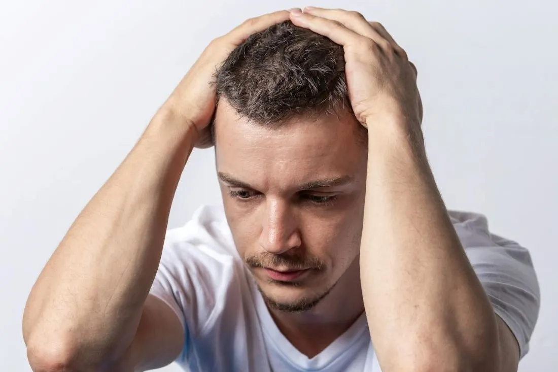 Парень увидел родителей своей девушки, и от страха у него отнялись ноги: «Теперь мне придется ее бросить»