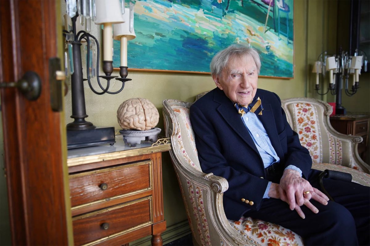 «Пенсия – враг долголетия»: 103-летний невролог раскрывает три секрета долгой жизни