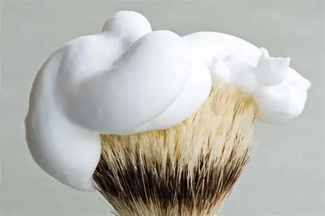 Почему опытные водители возят в машине пену для бритья зимой