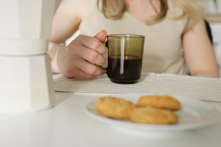 Поступая так во время употребления кофе, вы совершаете большую ошибку