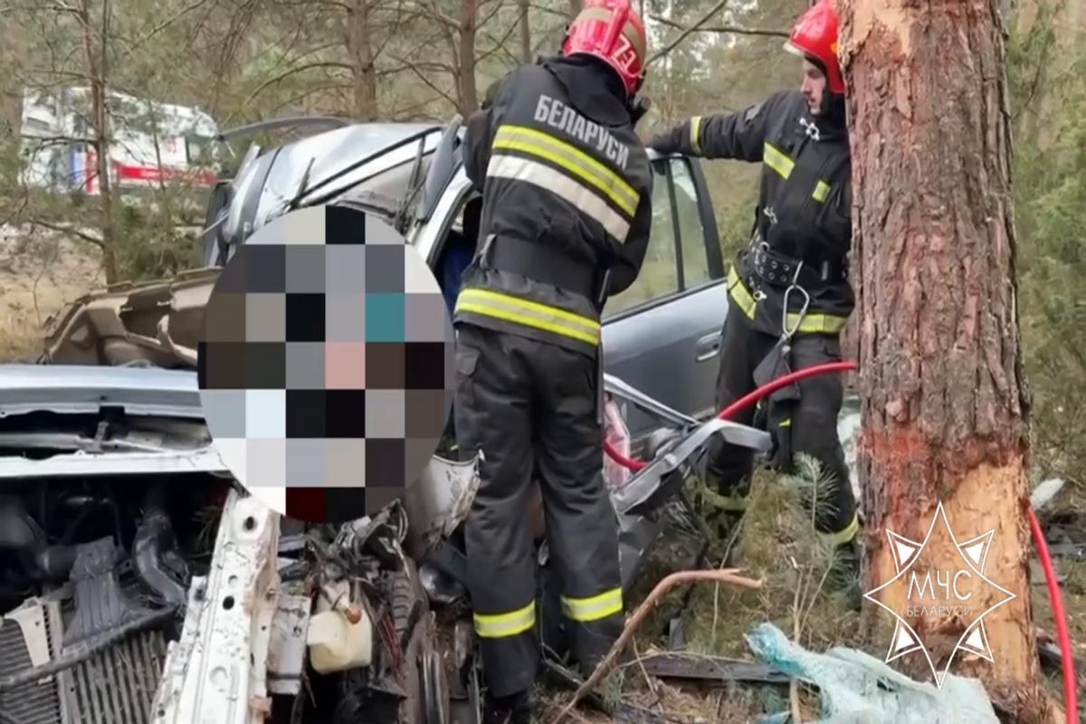 Серьёзное ДТП в Зельвенском районе: спасатели деблокировали водителя из «Opel»