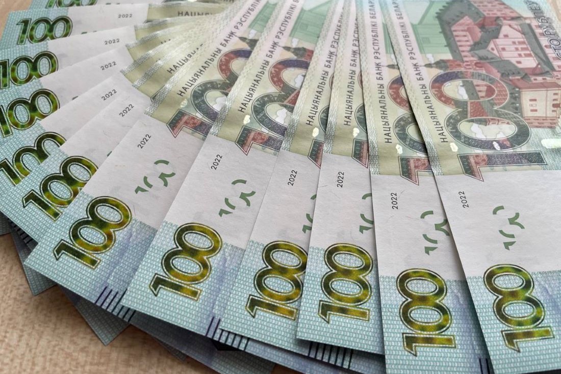 Сколько белорусов получают зарплату свыше 10 000 рублей
