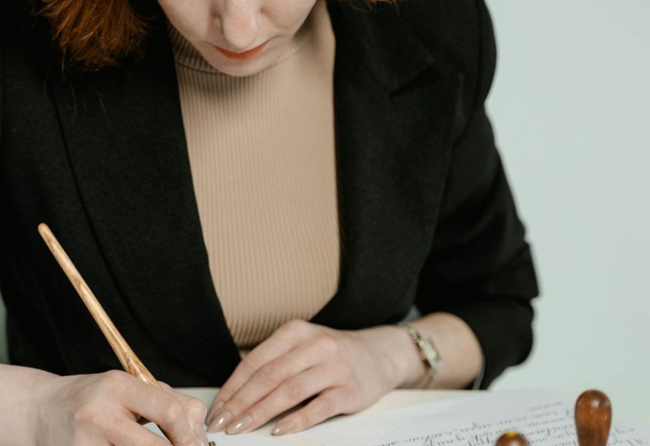 Собираю документы для оформления пенсии. Можно ли дистанционно получить нужную справку из загса другого города?