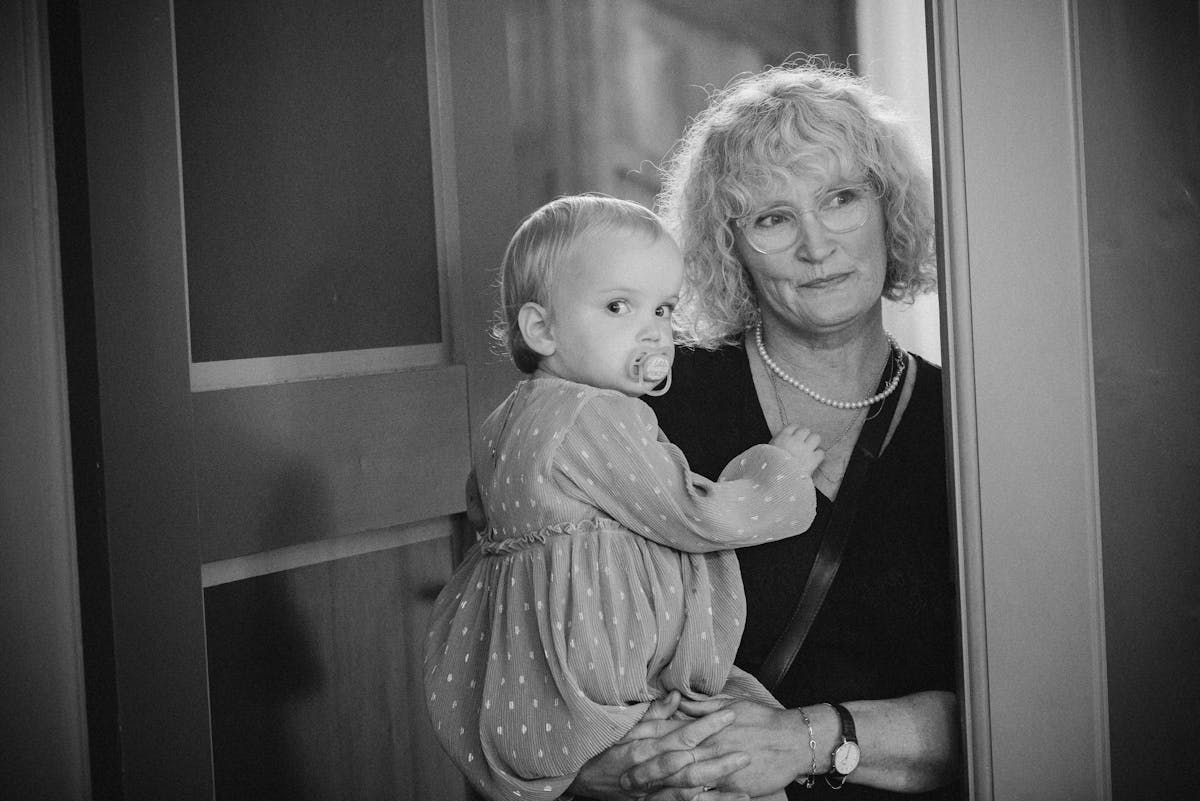 Свекровь потребовала сделать ДНК-тест внучке, потому что та не похожа на отца. Результат шокировал молодых родителей