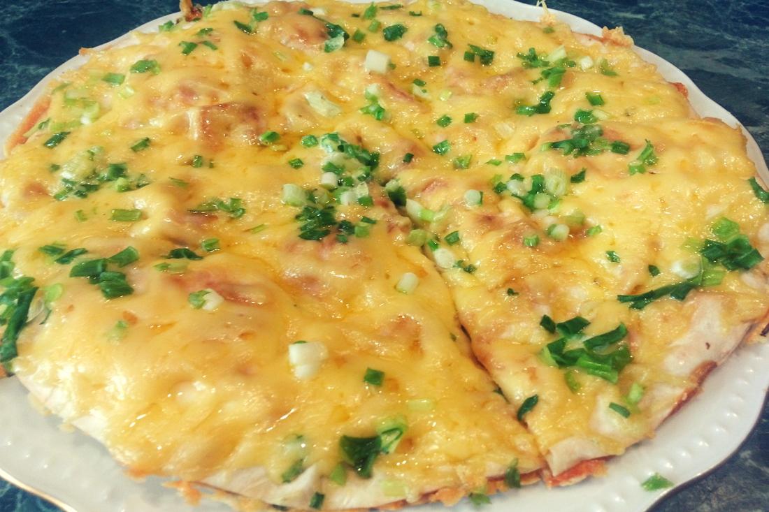 Сытный завтрак за 10 минут: лаваш нарезаем, заливаем яйцом и подаём горячим