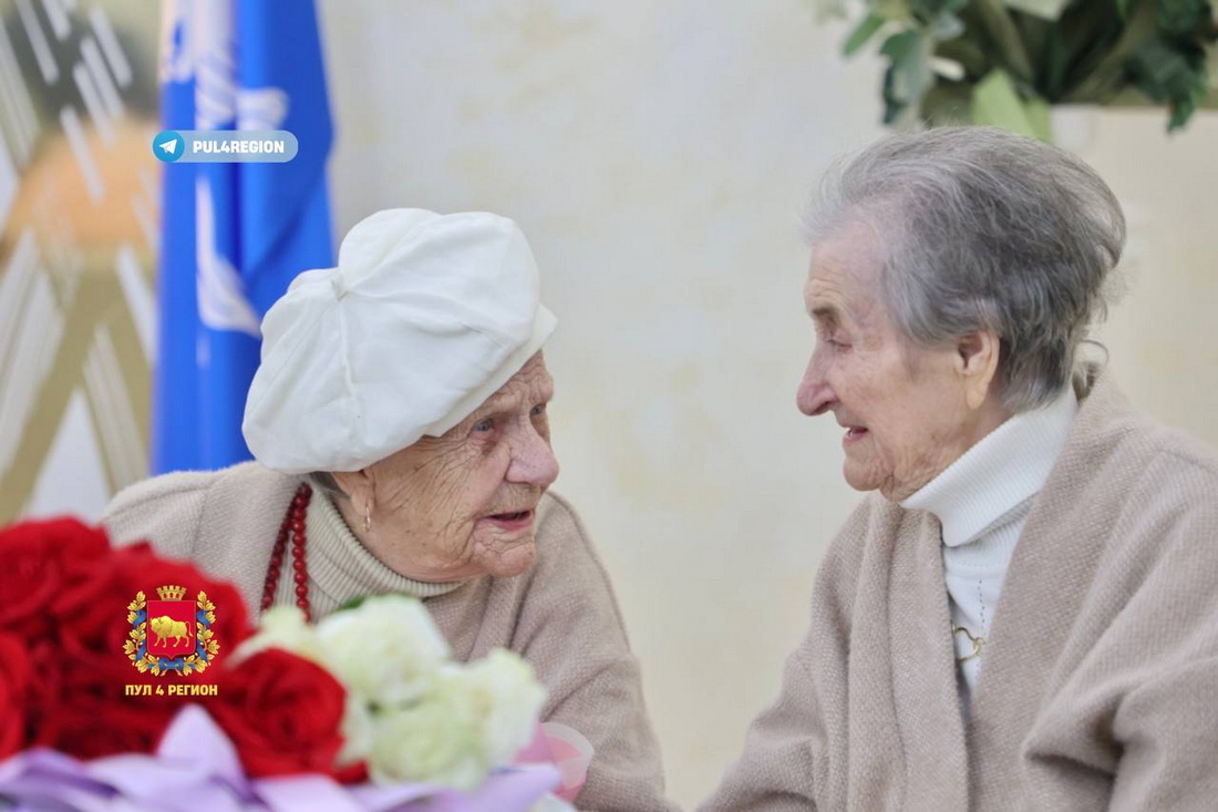 Уникальный случай: в Беларуси единственные сестры-двойняшки отметили 100-летний юбилей