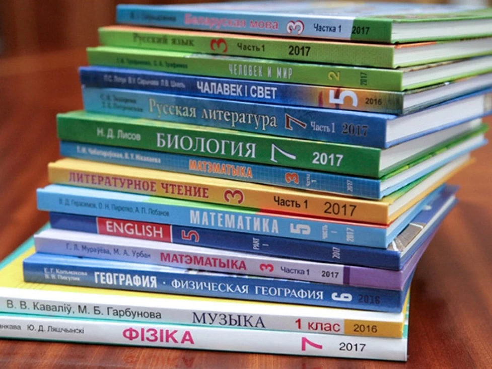 В Беларуси озвучили плату за пользование учебниками в новом учебном году