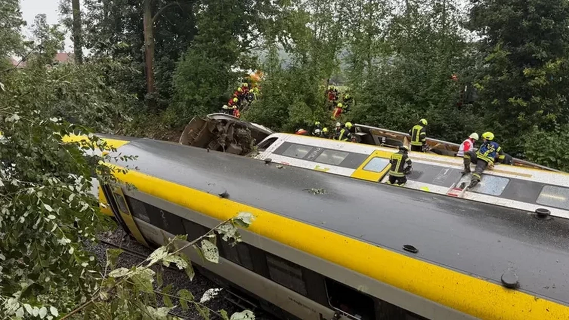 В Германии поезд сошёл с рельсов, есть погибшие и десятки раненых