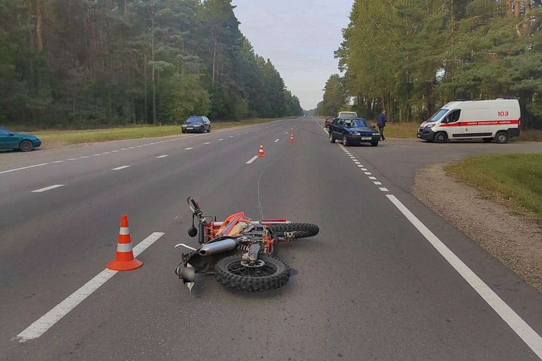 В Гродненском районе автомобиль сбил мотоциклиста
