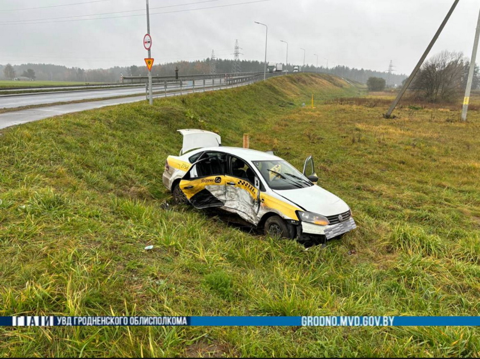 В Гродненском районе столкнулись «Фольксваген» и «Ситроен» — пострадала 24-летняя девушка