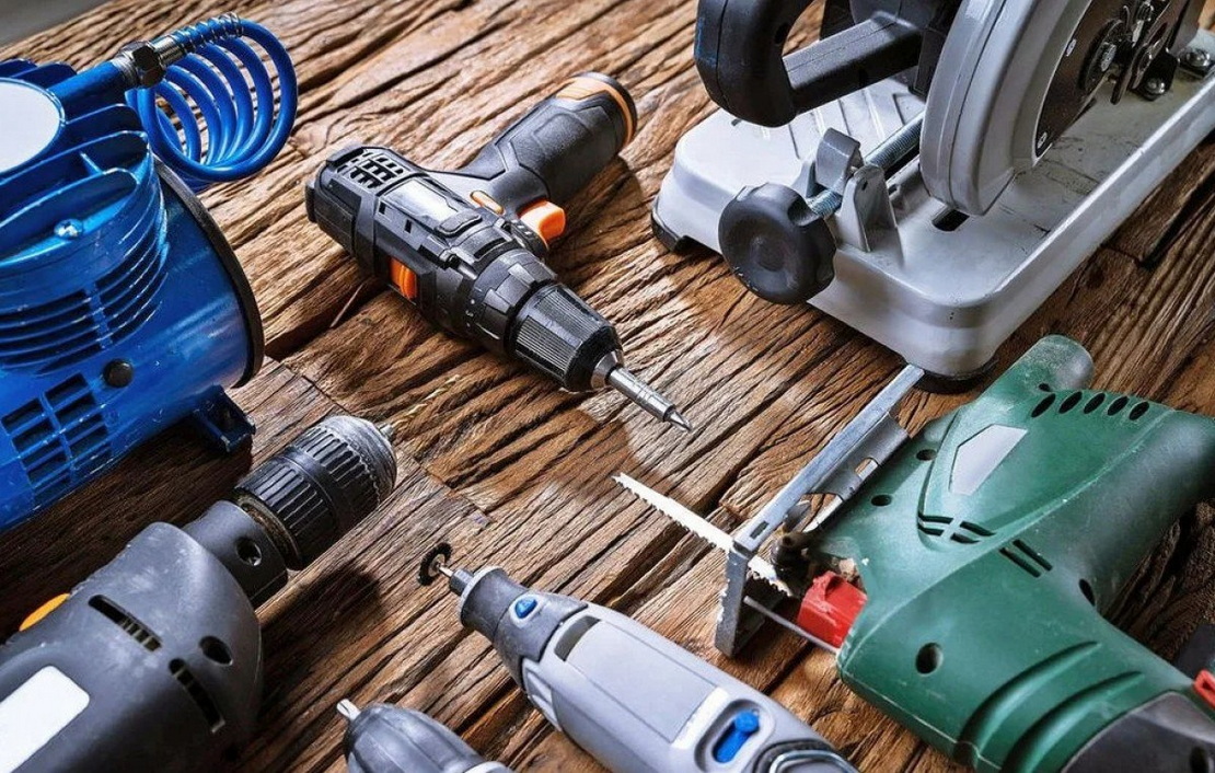 В Гродно мужчина украл электроинструмент у строителей и продал его за бесценок