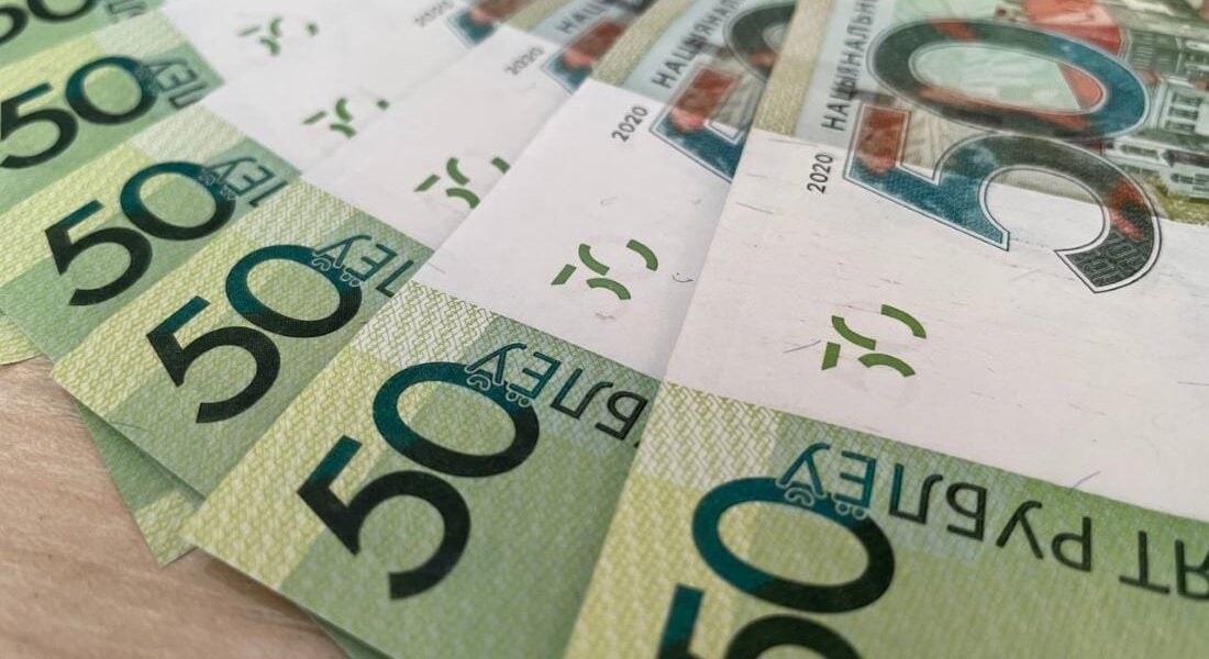 В каких сферах заработки превысили 5,8 тысячи рублей