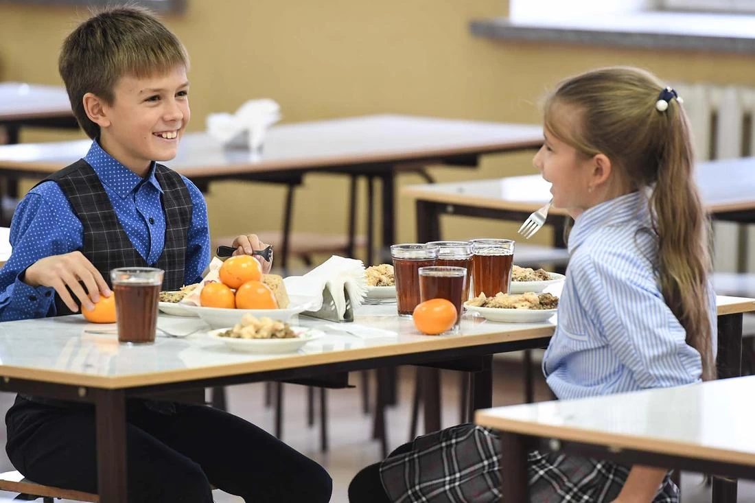 В Минобразования рассказали, можно ли отказаться от питания в школе