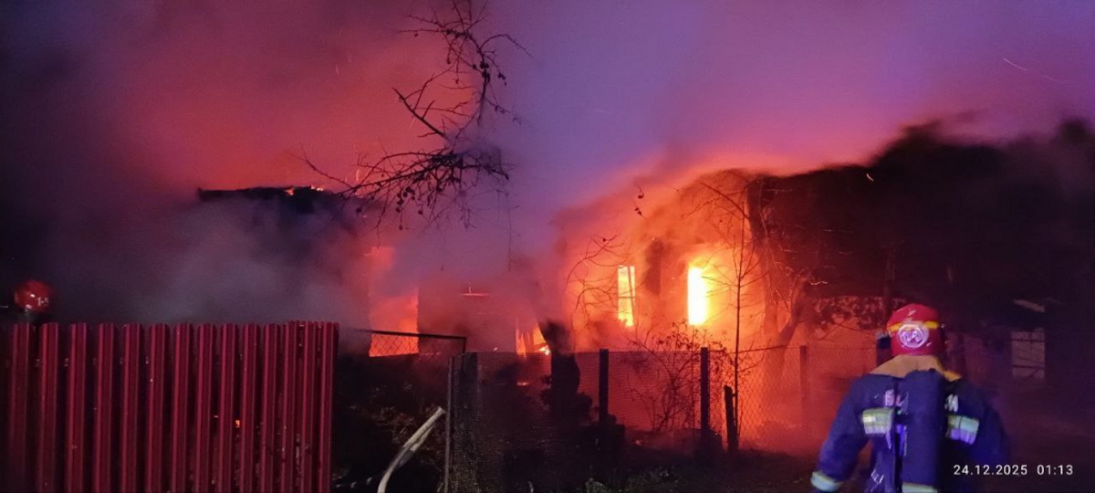 В результате замыкания проводки загорелся частный дом в Одельске, а в Гродно горела бытовка
