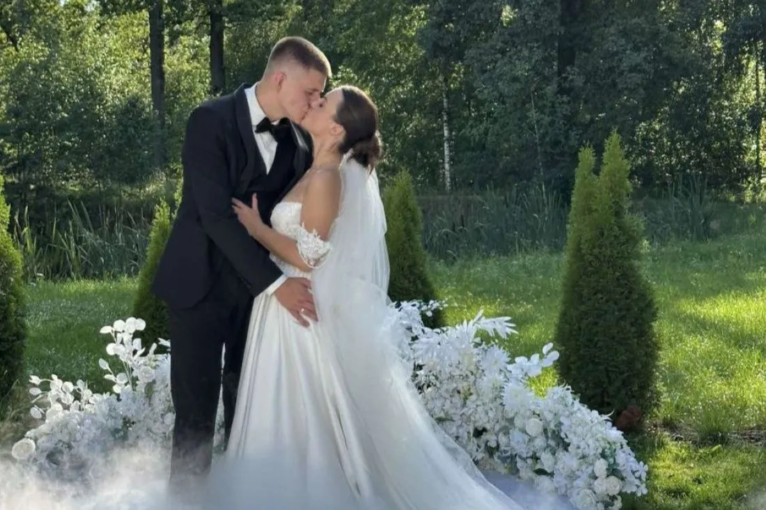 В роли невесты выступила начальник загса – фотофакт