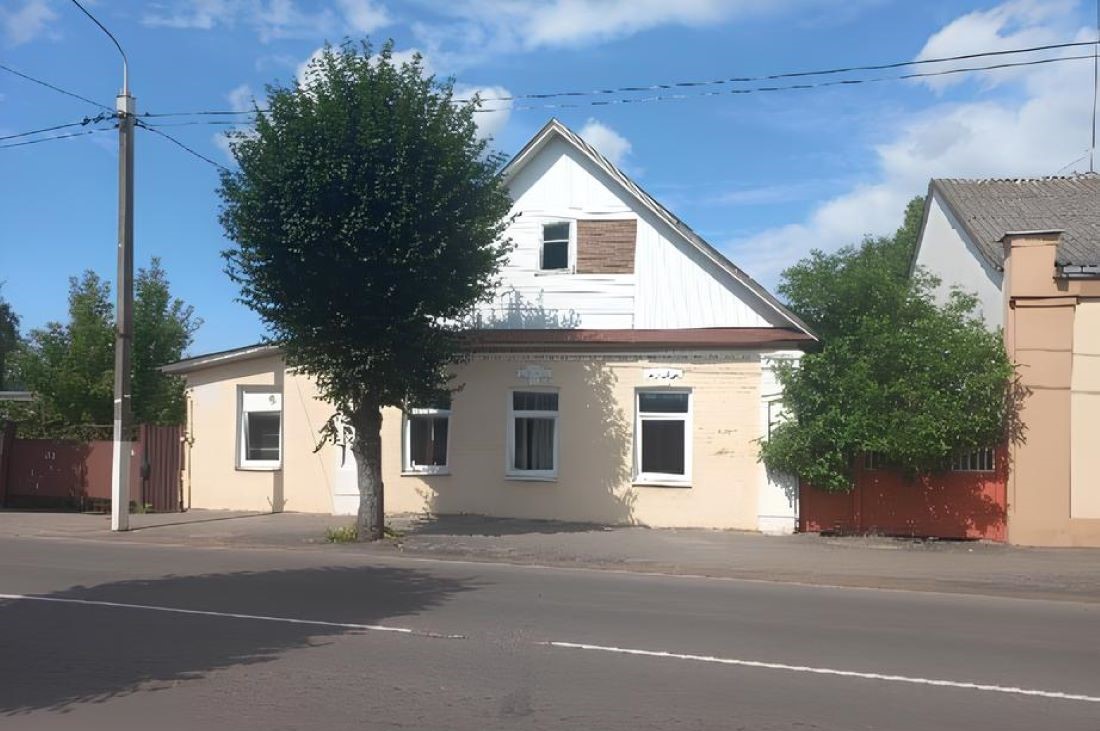 В Слониме на аукцион выставили здание народного университета гигиенических знаний с гаражом и складами