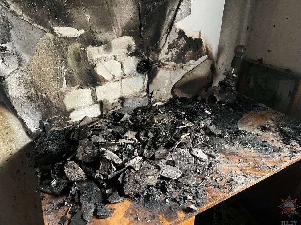 В Сморгони спасли на пожаре пенсионера, в районах области горели солома и строения