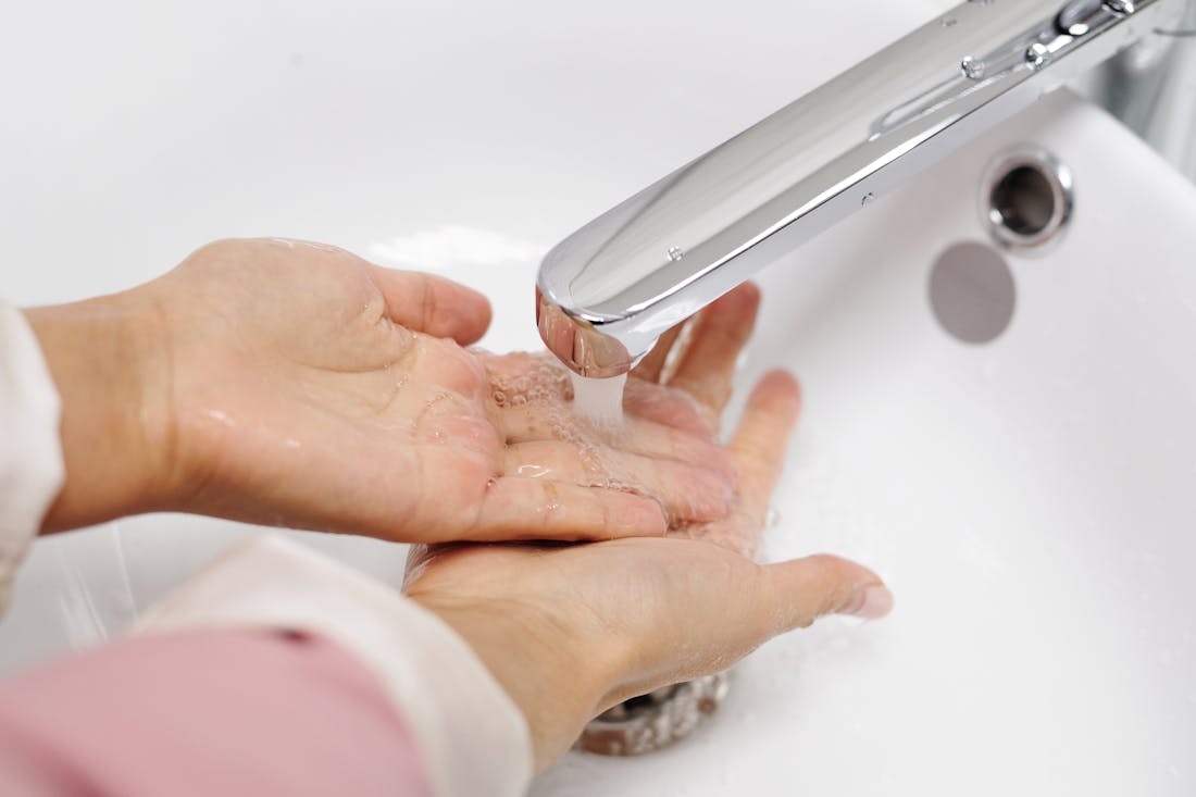 В суде по алиментам отец заявил: Почему не считаете, что она к моим родителям ходит, где ест, пьет, руки моет, унитаз смывает?