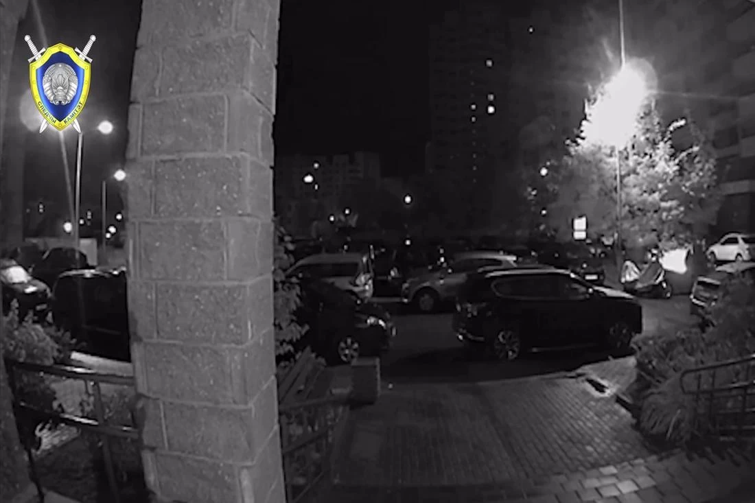 Во дворе минской многоэтажки упал дрон: повреждены автомобили, СК расследует факт происшествия