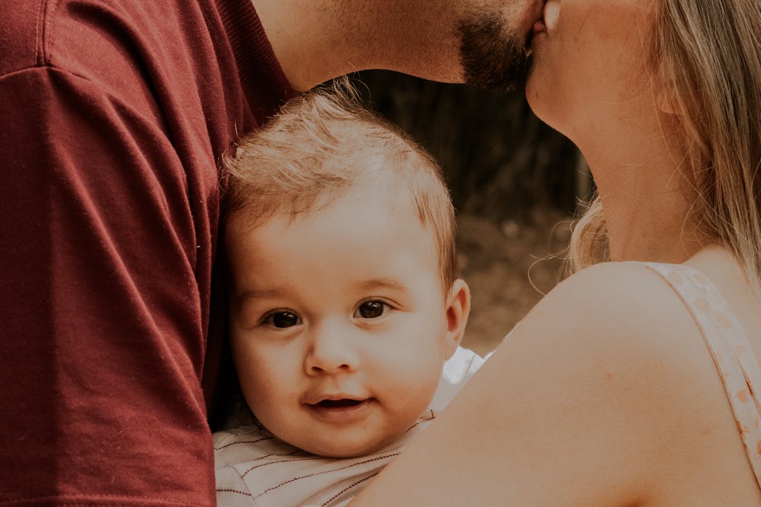 Все говорили, что приемный сын очень похож на их родных детей. Результат ДНК-теста поверг мать в шок