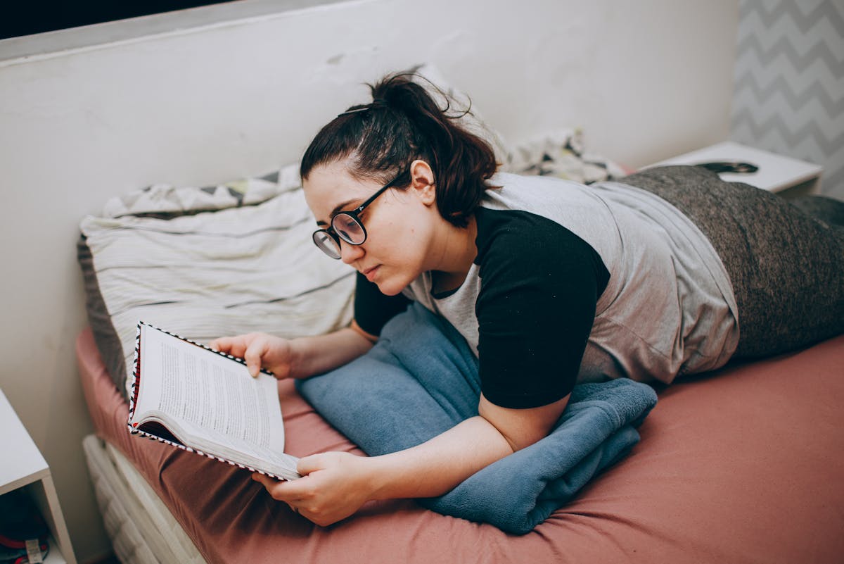 Я помню свой шок после развода, когда пришла с работы и… легла