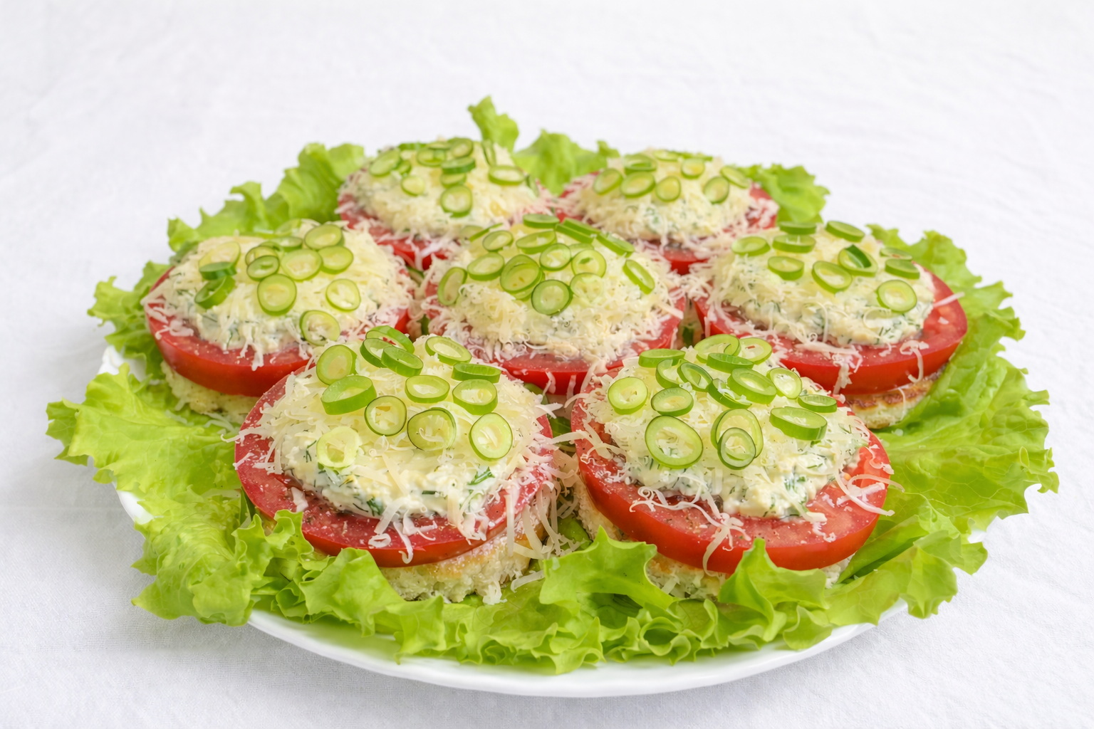 Закуска из помидоров станет звездой вашего новогоднего стола