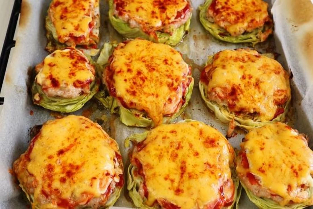 Запечённые капустные стейки с мясом: просто, вкусно, по-домашнему