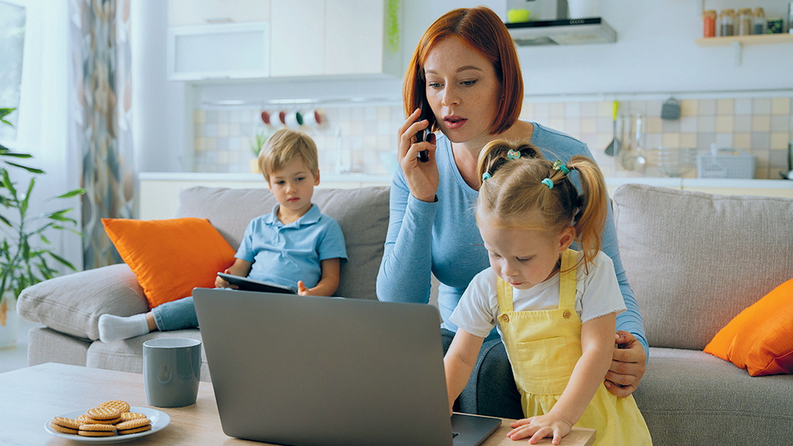 Женщина в отпуске по уходу за ребёнком ждет второго: что изменилось с выплатой пособий