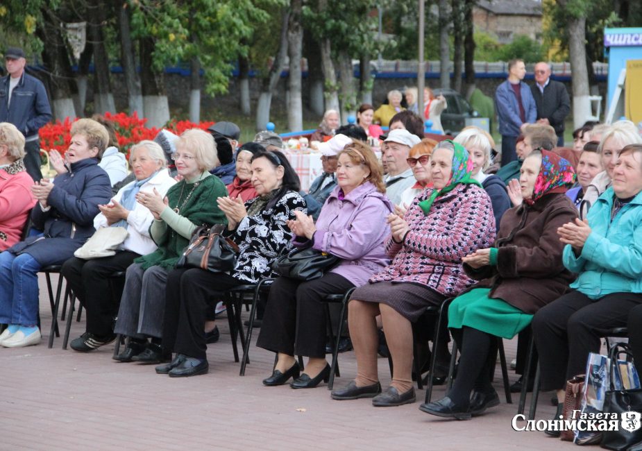 На празднике