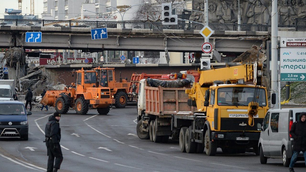 В Минске на Немиге обрушилась пешеходная часть моста — Газета Слонімская