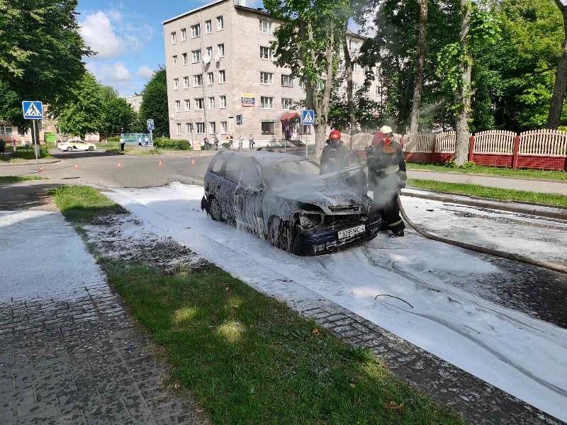 Погода в лиде на 10 дне. Машина развалюха на ходу. Ход королевы автомобили. Вчера в кампле сгорела машина. Сгорел корабль с машинами.