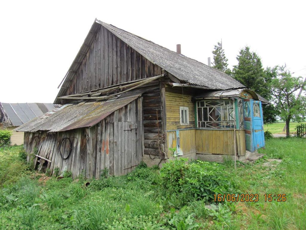 В 20 км от Гродно недорого продают арестованный дом с 8 сараями и гаражом.  Что внутри дома? — Газета Слонімская