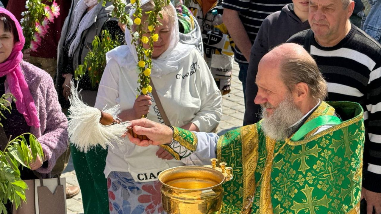 Освящение вербы в Жировичском монастыре собрало паломников со всей страны —  Газета Слонімская