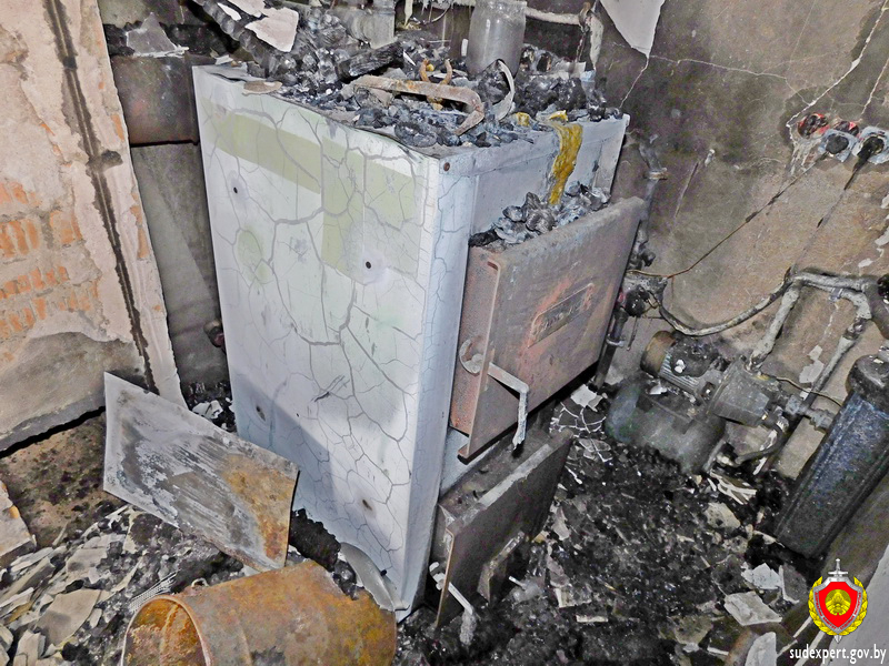 На Пинщине новый дом сгорел из-за котла. Хозяйка взыскала с виновных почти 70 тысяч рублей