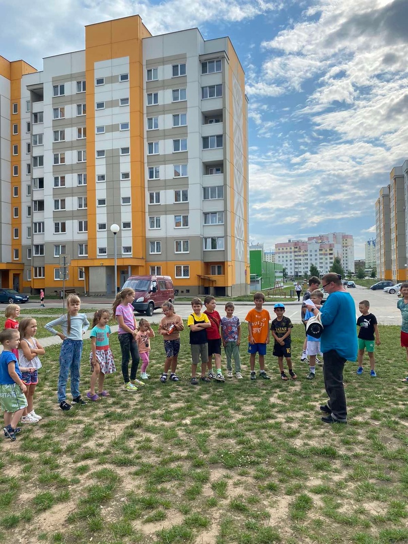 В Слониме работают детские дворовые площадки