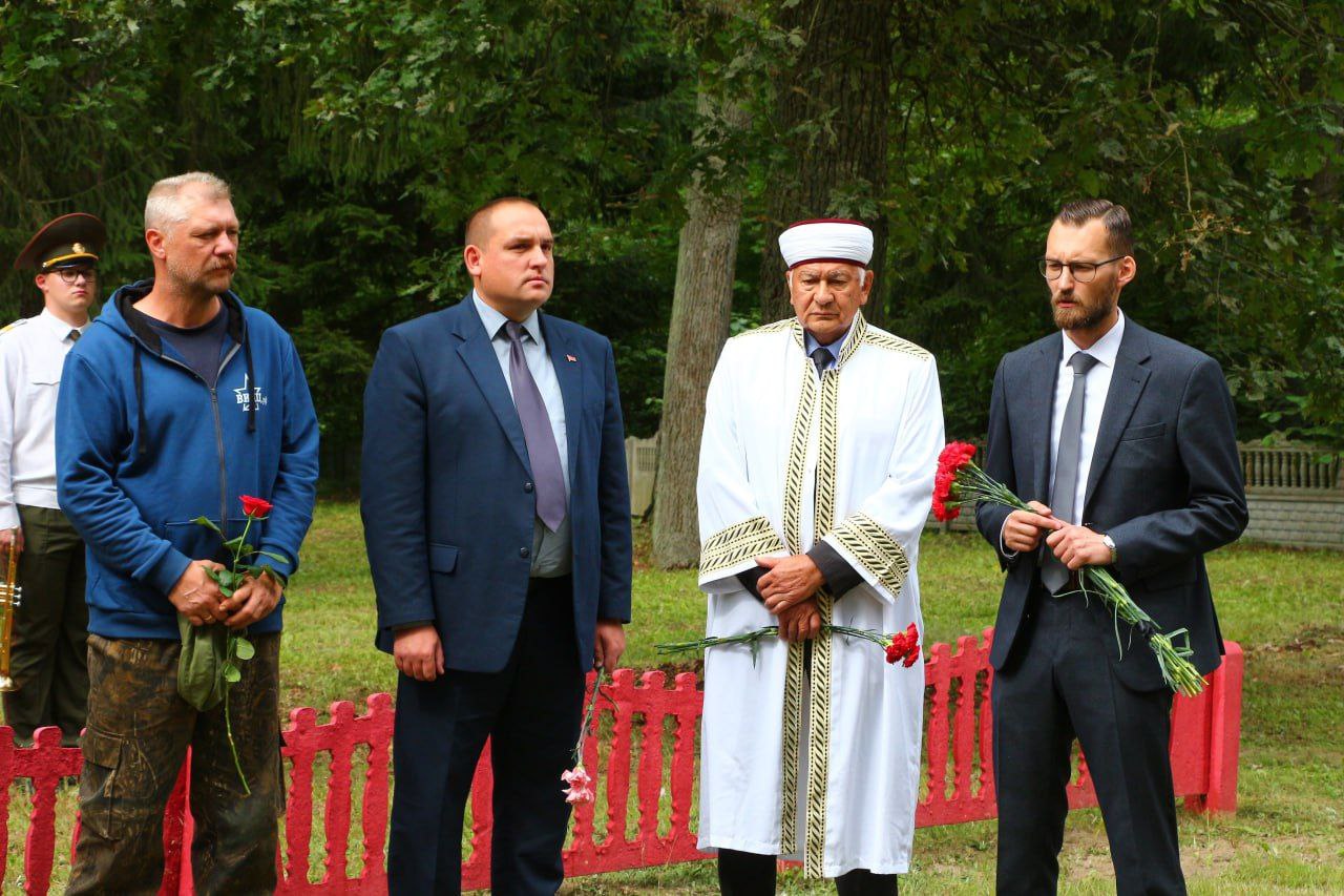 В Слониме на Татарском кладбище прошел митинг, приуроченный к 110-й годовщине начала Первой мировой войны